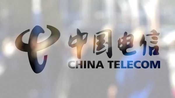 Logotipo de China Telecom en un vaso contra la multitud borrosa en el steet. Representación Editorial 3D — Foto de Stock