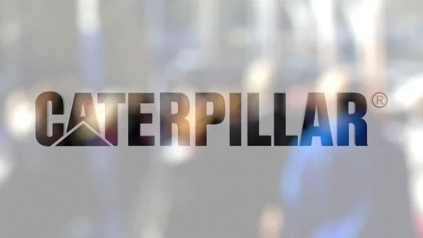 Caterpillar Inc. logosuna steet bulanık kalabalığa karşı bir cam. Editoryal 3d render — Stok fotoğraf