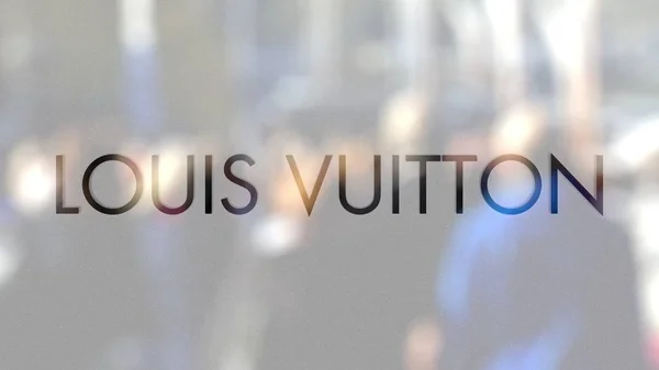 Louis Vuitton λογότυπο σε ένα ποτήρι κατά θολή πλήθος της οδού. Συντακτική 3d rendering — Φωτογραφία Αρχείου