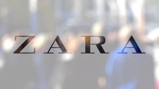 Zara-logo op een glas tegen wazig menigte op de steet. Redactioneel 3D-rendering — Stockvideo