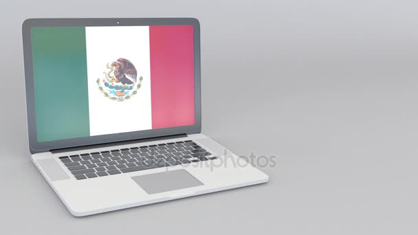 Відкриття та закриття ноутбук з прапор Мексики на екрані. Туристичні послуги, планування подорожей або культурні дослідження концепцій — стокове відео