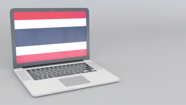 Apertura e chiusura computer portatile con bandiera della Thailandia sullo schermo. Servizio turistico, pianificazione dei viaggi o concetti di studio culturale — Video Stock