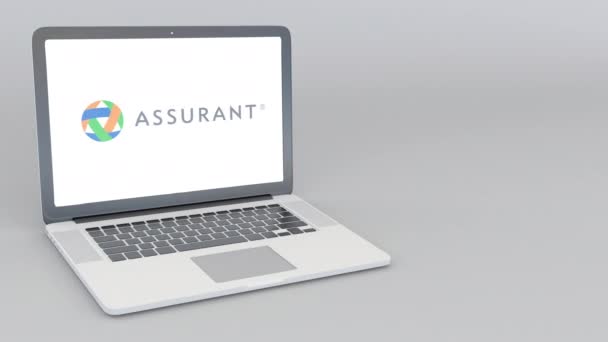 Відкриття та закриття ноутбук з Assurant логотип. 4 к редакційної анімації — стокове відео