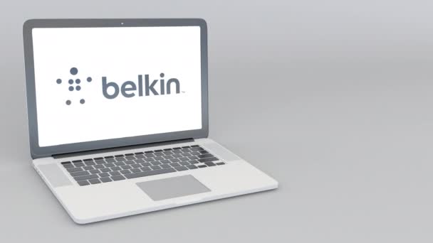 Açılış ve kapanış Belkin logolu dizüstü bilgisayar. 4 k editoryal animasyon — Stok video