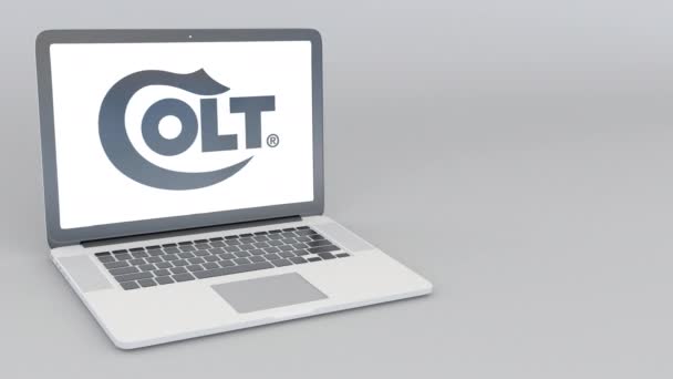Das Öffnen und Schließen des Laptops mit dem Firmenlogo der Colts-Fertigung. 4k redaktionelle Animation — Stockvideo