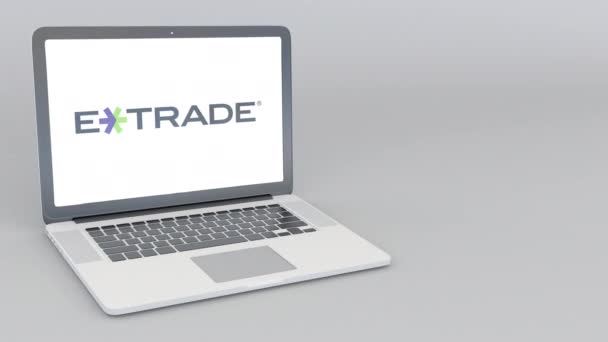 Portátil de apertura y cierre con logotipo E Trade. Animación editorial 4K — Vídeos de Stock