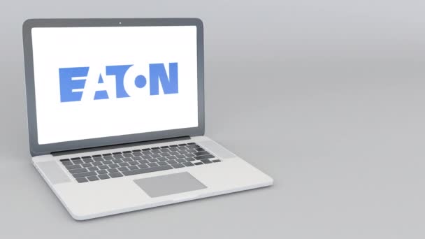 Abrir e fechar laptop com logotipo da Eaton Corporation. Animação editorial 4K — Vídeo de Stock