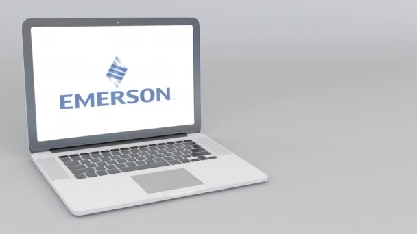 Membuka dan menutup laptop dengan logo Emerson Electric. Animasi editorial 4K — Stok Video