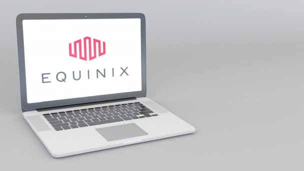Nyitó és záró laptop Equinix logóval. 4 k szerkesztői animáció — Stock videók
