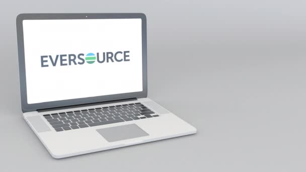 Eversource エネルギーのロゴとノート パソコンの開閉。4 k 編集アニメーション — ストック動画