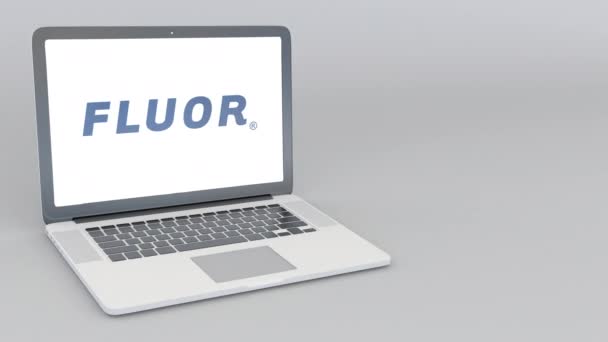 Açılış ve kapanış Fluor şirket logosu ile dizüstü bilgisayar. 4 k editoryal animasyon — Stok video