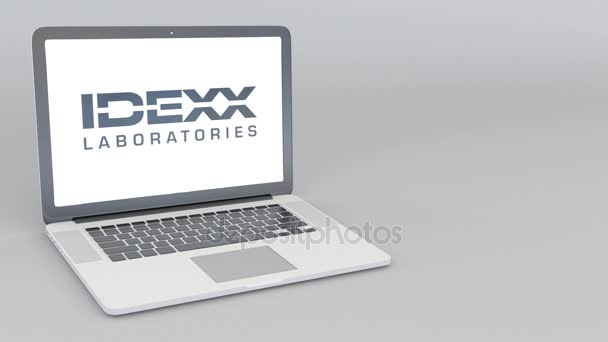 Άνοιγμα και κλείσιμο laptop με λογότυπο Idexx εργαστήρια. 4 k σύνταξης κινούμενα σχέδια — Αρχείο Βίντεο