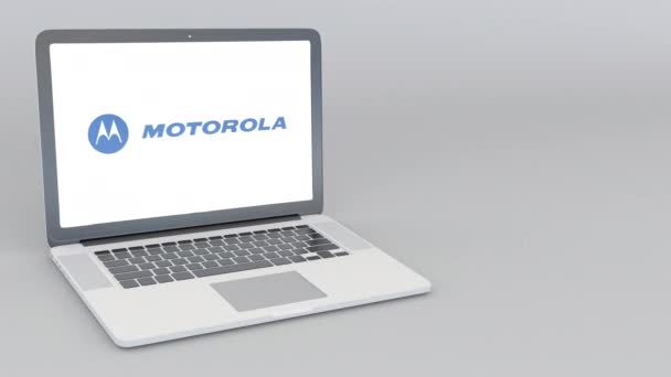 Otwieranie i zamykanie laptopa z Motorola logo. 4 k redakcji animacji — Wideo stockowe