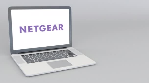 Abrir e fechar laptop com logotipo Netgear. Animação editorial 4K — Vídeo de Stock