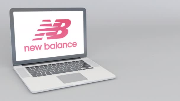 Abrir e fechar laptop com logotipo New Balance. Animação editorial 4K — Vídeo de Stock