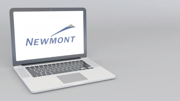Otwieranie i zamykanie laptopa z logo Newmont Mining Corporation. 4 k redakcji animacji — Wideo stockowe