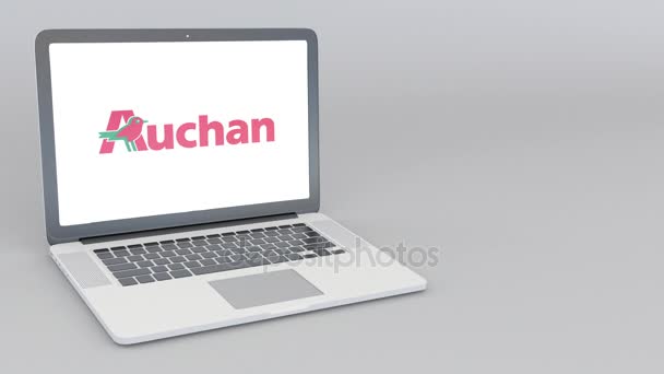 Portátil de apertura y cierre con logo Auchan. Animación editorial 4K — Vídeo de stock