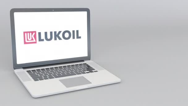 Computer portatile di apertura e chiusura con logo Lukoil. Animazione editoriale 4K — Video Stock