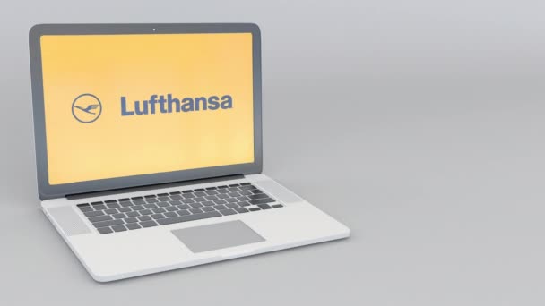 Ordinateur portable ouvert et fermé avec logo Deutsche Lufthansa AG. Animation éditoriale 4K — Video