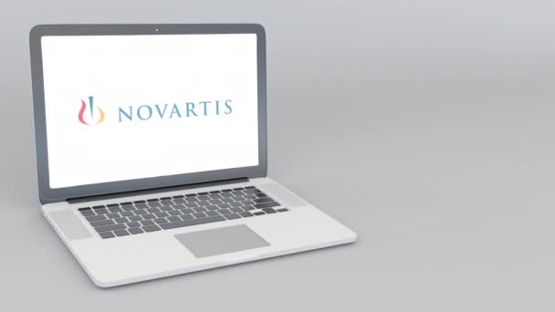 Abrir e fechar laptop com o logotipo da Novartis International AG. Animação editorial 4K — Vídeo de Stock