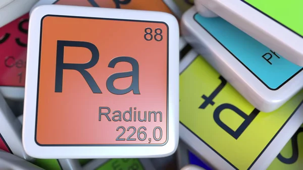 Radium Ra blocco sul mucchio di tavola periodica dei blocchi di elementi chimici. Rendering 3D — Foto Stock