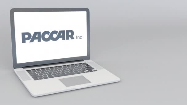 Otevírání a zavírání notebooku s logem Paccar. 4 k redakční animace — Stock video