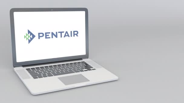 Openen en sluiten van laptop met Pentair logo. 4 k redactionele animatie — Stockvideo