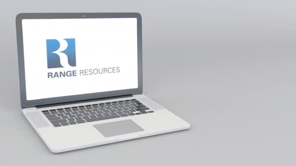 Nyitó és záró laptop tartomány erőforrásainak logóval. 4 k szerkesztői animáció — Stock videók