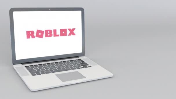 Nyitó és záró laptop Roblox logóval. 4 k szerkesztői animáció — Stock videók