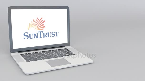 Άνοιγμα και κλείσιμο laptop με Suntrust τράπεζες λογότυπο. 4 k σύνταξης κινούμενα σχέδια — Αρχείο Βίντεο