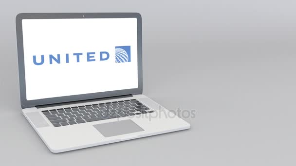 Portátil de apertura y cierre con logotipo de United Continental Holdings. Animación editorial 4K — Vídeos de Stock