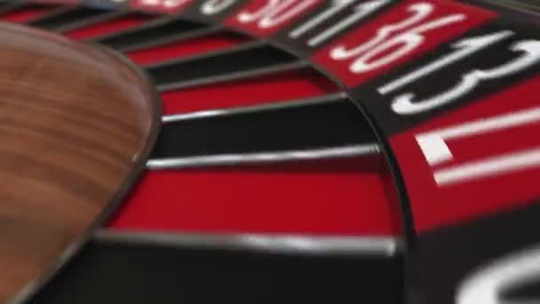 Casino roulette roue balle frappe 18 dix-huit rouge — Video