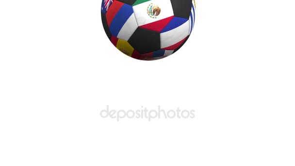 Bola de fútbol rebotando con diferentes selecciones nacionales acentos bandera de México. Alfa mate para facilitar el cambio de fondo — Vídeo de stock