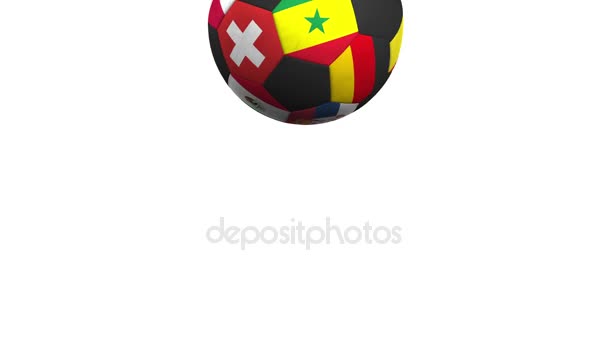Stuiterende Voetbal bal met verschillende nationale teams accenten vlag van Senegal. Alpha mat voor eenvoudige achtergrond wijzigen — Stockvideo