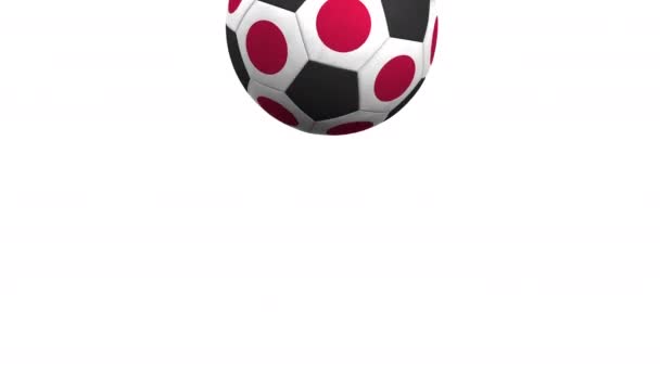 Ballon de football avec des drapeaux du Japon. Alpha mat pour un changement de fond facile — Video