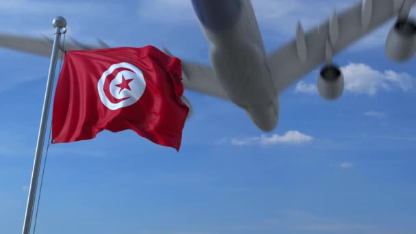 Vliegtuig dat wappert boven de vlag van Tunesië — Stockvideo