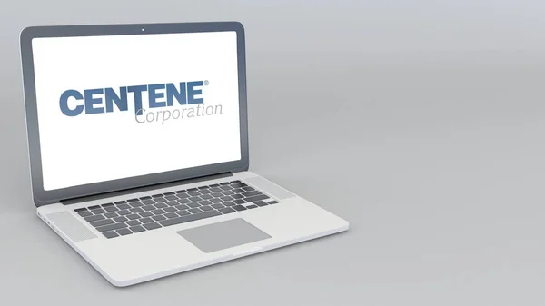 Відкриття та закриття ноутбук з логотипом Centene корпорації. 4 к редакційної 3d-рендерінг — стокове фото