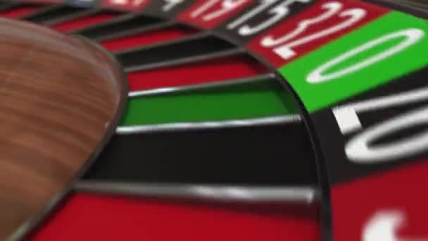 Casino roulette wiel bal hits 23 drieëntwintig rood — Stockvideo