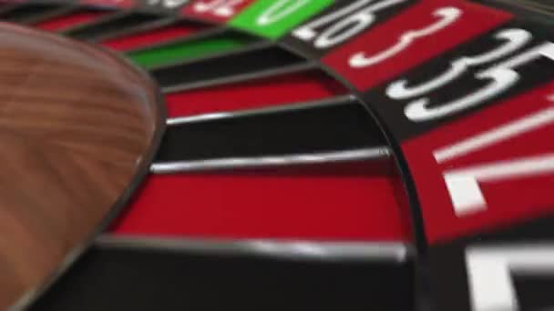 Casino roulette hjulet bollen träffar 11 elva svart — Stockvideo