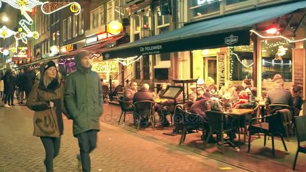 AMSTERDAM, PAESI BASSI 25 DICEMBRE 2017. Cucina olandese ristorante veranda di notte — Video Stock