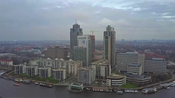 AMSTERDAM, PAESI BASSI 29 DICEMBRE 2017. Veduta aerea di un complesso commerciale della città e dell'edificio del quartier generale Philips — Foto Stock