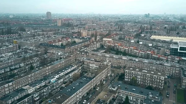 Flygfoto över typisk bostadsområde i Rijnbuurt distriktet mot centrum i Amsterdam, Nederländerna — Stockfoto