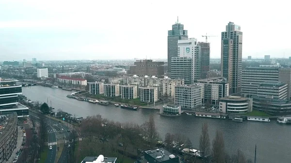 Amsterdam, Nederländerna - 29 December 2017. Antenn skott av en högsta office skyskraporna i staden - den Rembrandt, Breitner och Mondriaan torn — Stockfoto