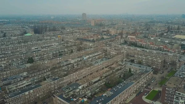 Letecký snímek typické bytových domů v Amsterdamu, Nizozemsko — Stock fotografie