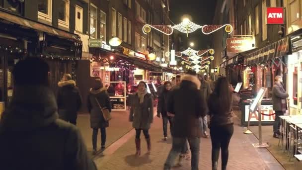 AMSTERDAM, NETHERLANDS - DECEMBER 25, 2017. Tourist place full of street restaurants on Christmas eve — Stock Video