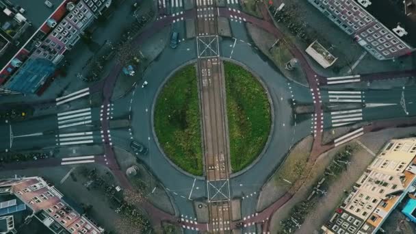 Aerial top down view of roundabout traffic in Amsterdam, Netherlands — Stock Video