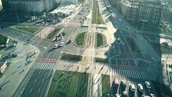 Warsaw, Polen - 8 januari 2018. Luchtfoto van Woloska straat verkeer — Stockfoto