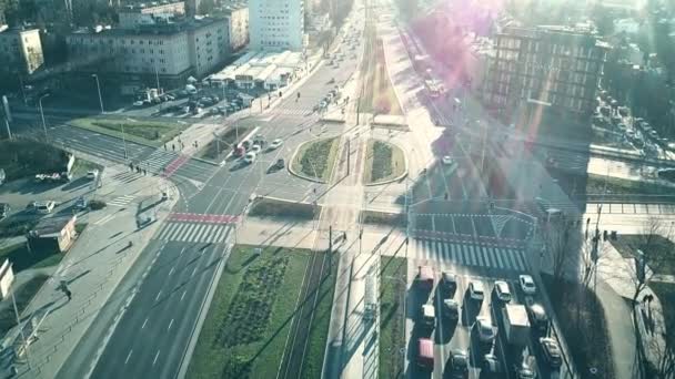 Warsaw, Polen - 8 januari 2018. Luchtfoto van Woloska straat verkeer — Stockvideo