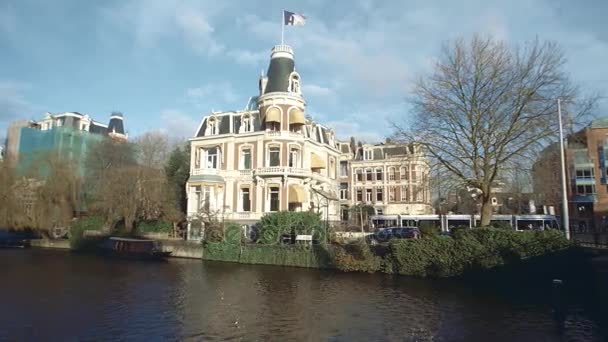 Amsterdam, Nederländerna - 26 December 2017. Atlas Fiscalisten eller skatt lag fast huvudkontor — Stockvideo