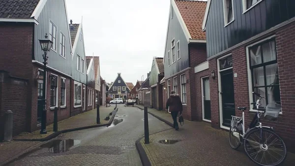 Tradiční holandské město ulice Volendam, Nizozemsko — Stock fotografie